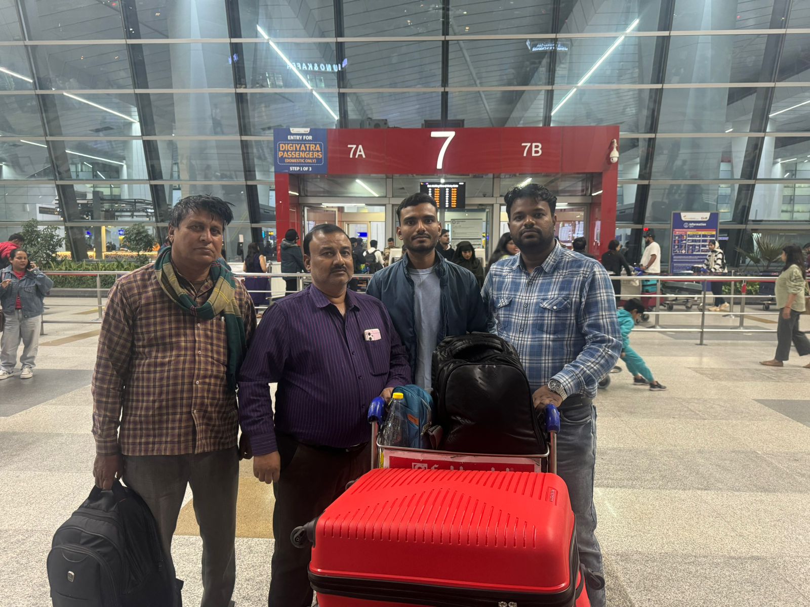 iExplain Education student send-off at the airport