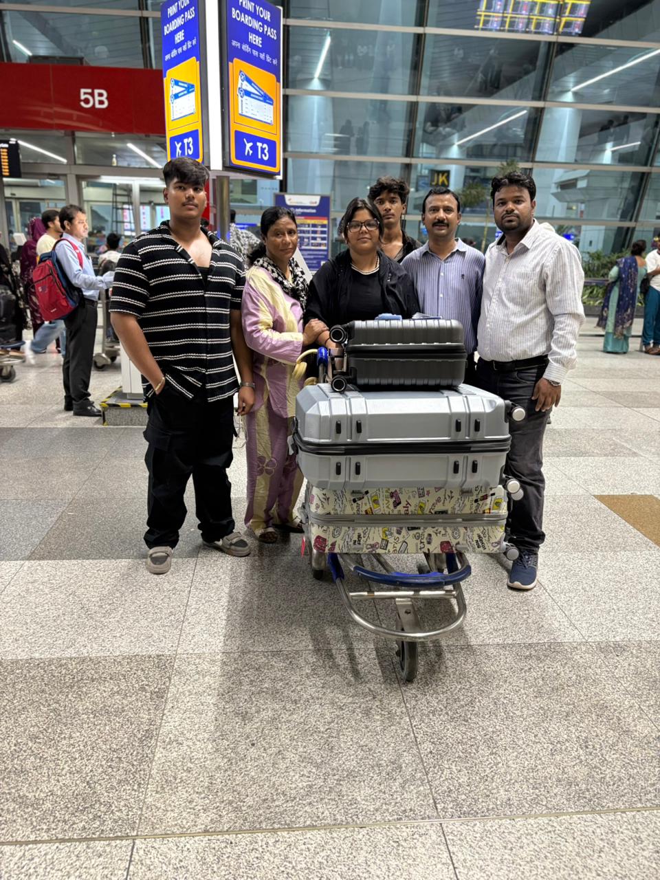iExplain Education student send-off at the airport