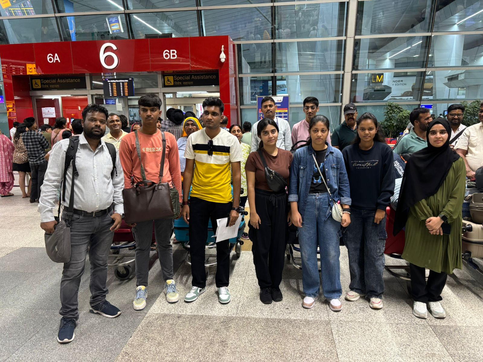 iExplain Education student send-off at the airport