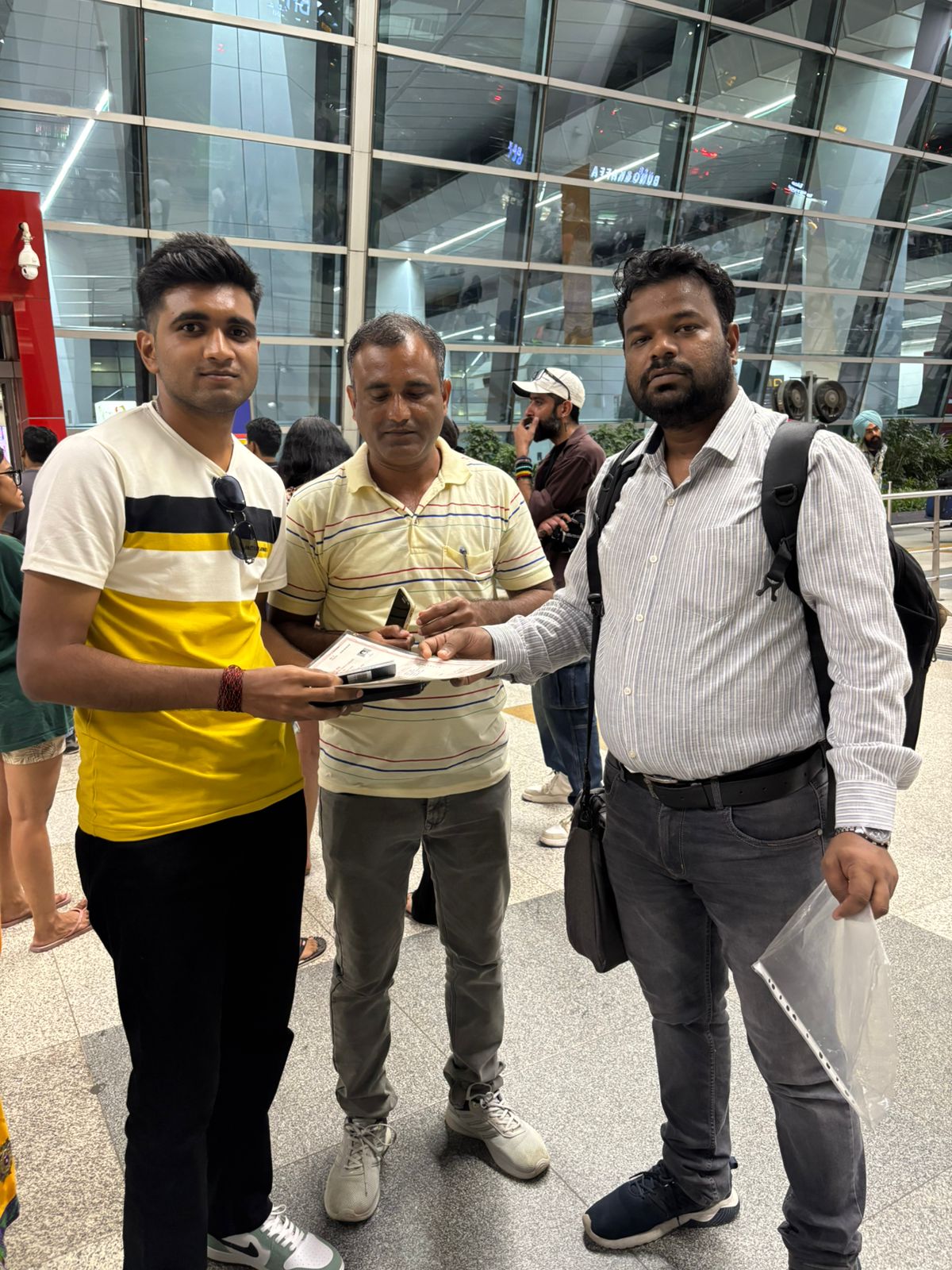 iExplain Education student send-off at the airport